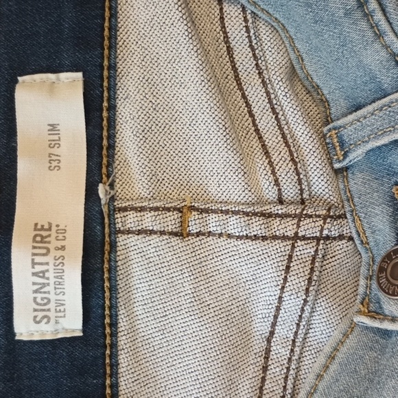 LEVIS Signature S37 light wash jeans.32x 30, see measurements,might be hemmed. - Picture 8 of 13